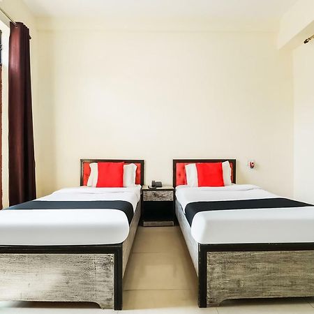 Capital O 60233 Brij Ki Rasoi Deluxe Hotel ลัคเนา ภายนอก รูปภาพ