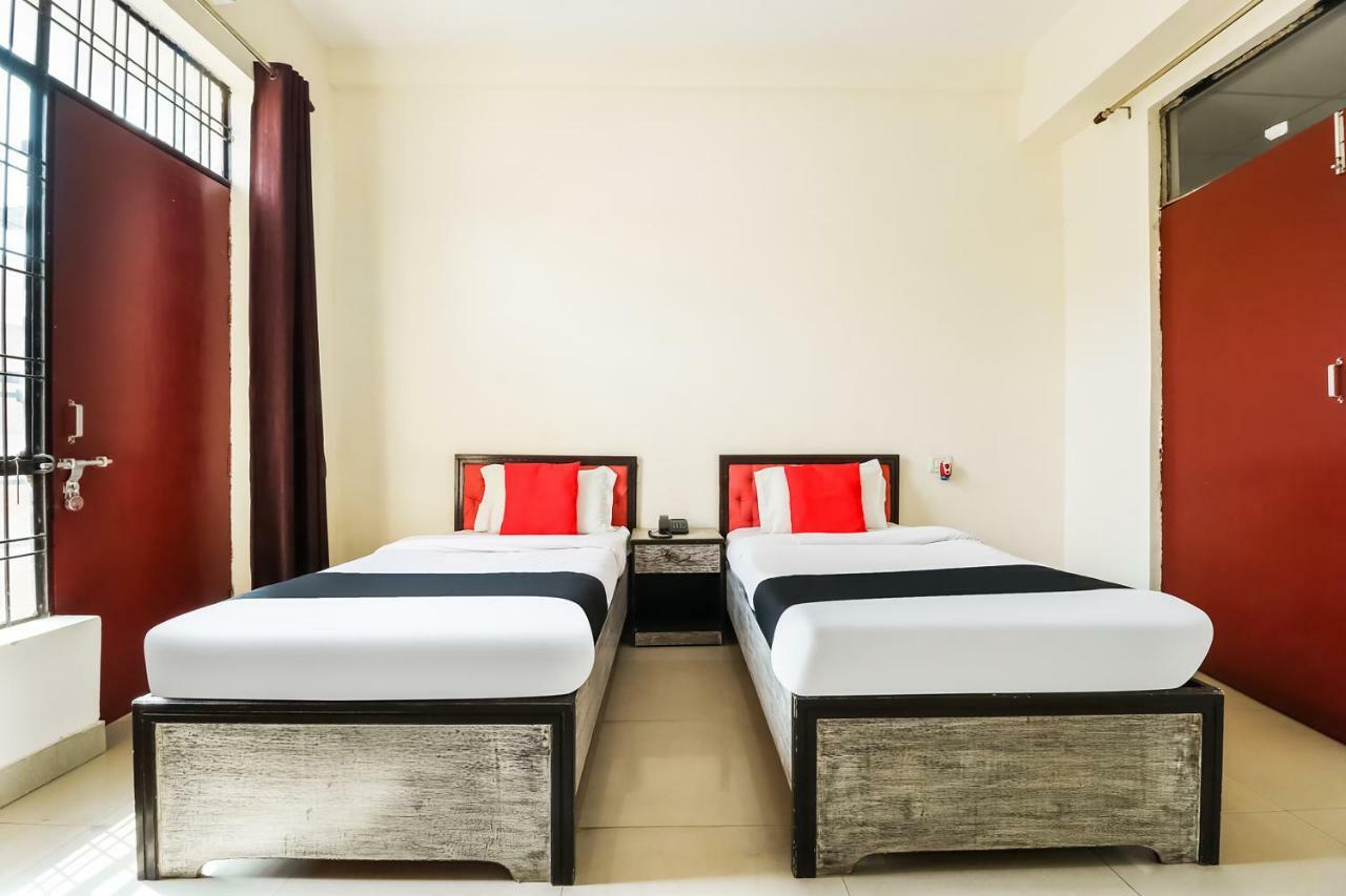 Capital O 60233 Brij Ki Rasoi Deluxe Hotel ลัคเนา ภายนอก รูปภาพ