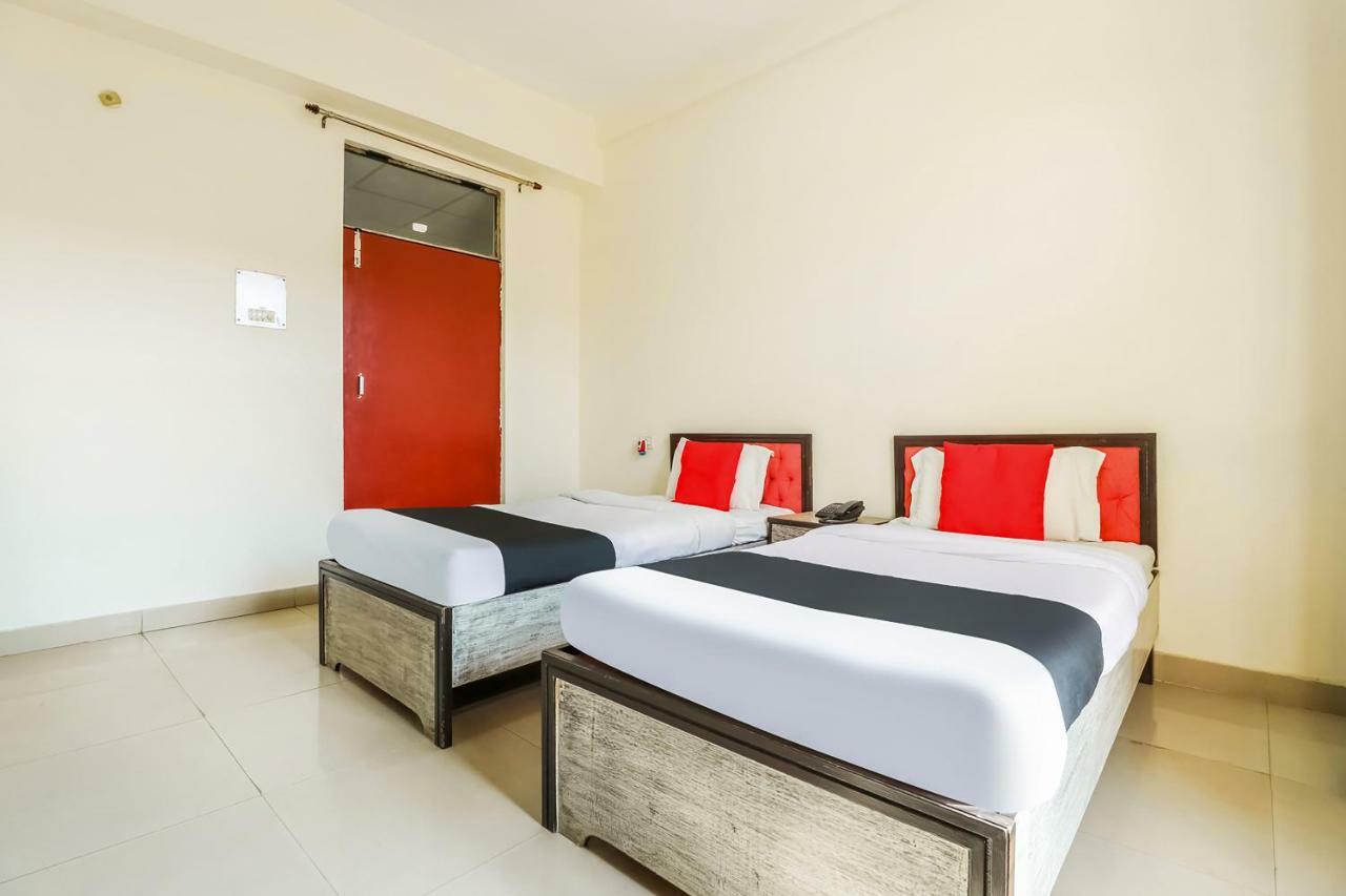 Capital O 60233 Brij Ki Rasoi Deluxe Hotel ลัคเนา ภายนอก รูปภาพ