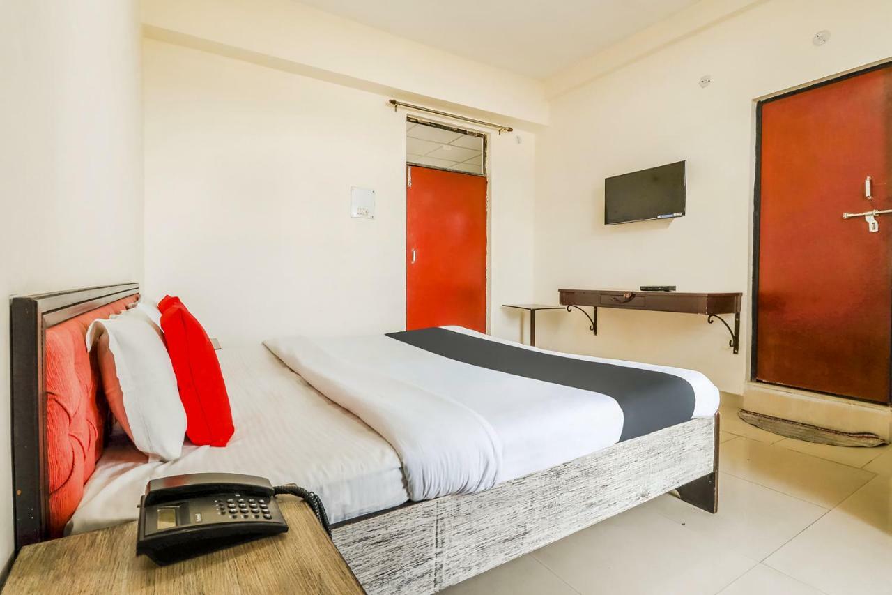 Capital O 60233 Brij Ki Rasoi Deluxe Hotel ลัคเนา ภายนอก รูปภาพ