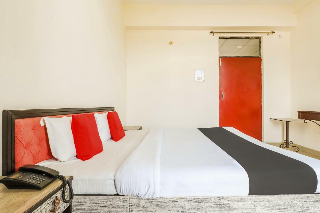 Capital O 60233 Brij Ki Rasoi Deluxe Hotel ลัคเนา ภายนอก รูปภาพ
