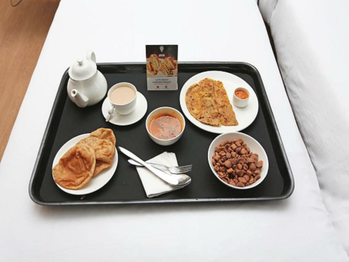 Capital O 60233 Brij Ki Rasoi Deluxe Hotel ลัคเนา ภายนอก รูปภาพ