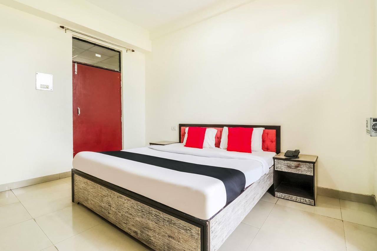 Capital O 60233 Brij Ki Rasoi Deluxe Hotel ลัคเนา ภายนอก รูปภาพ