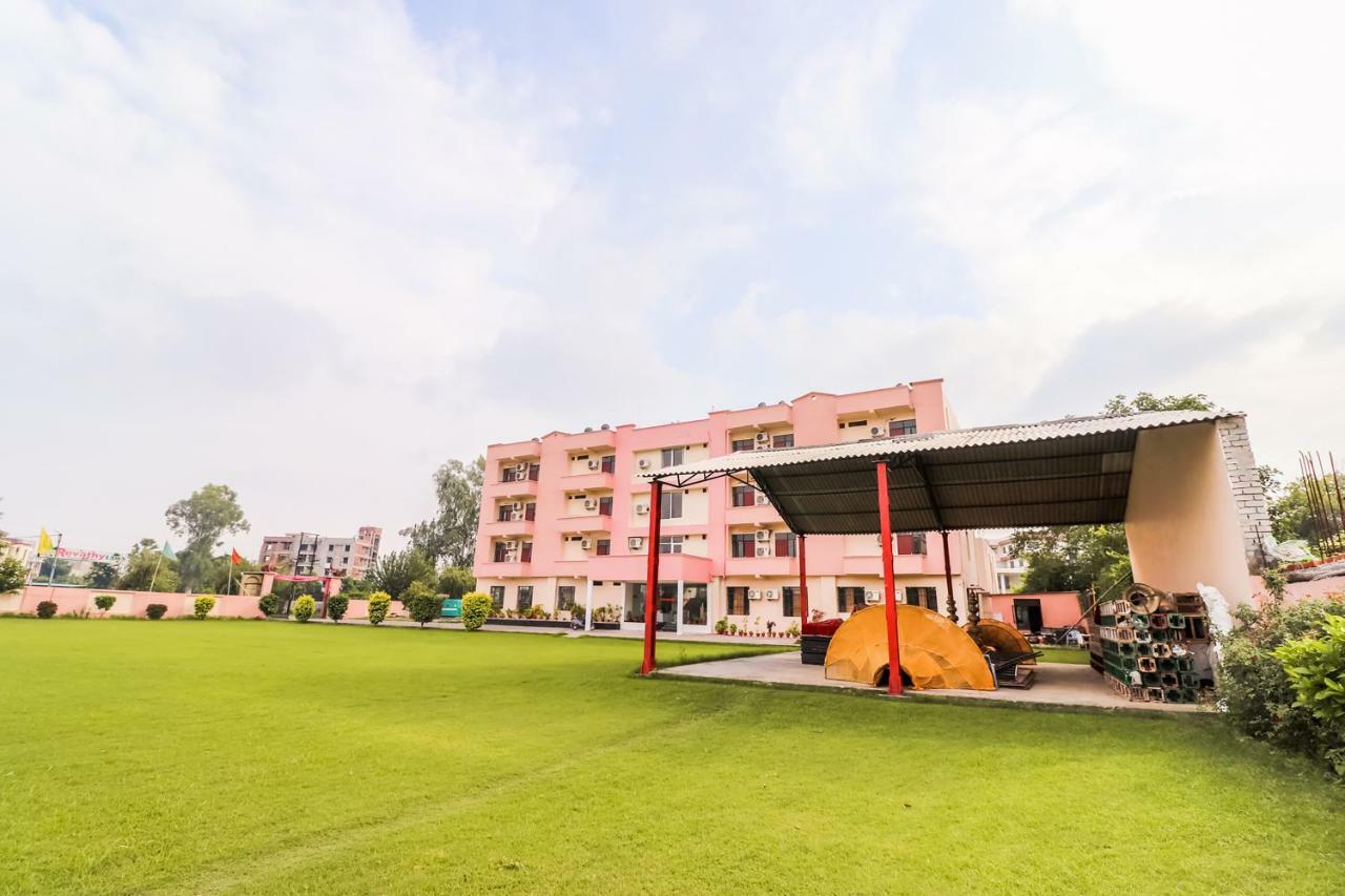 Capital O 60233 Brij Ki Rasoi Deluxe Hotel ลัคเนา ภายนอก รูปภาพ