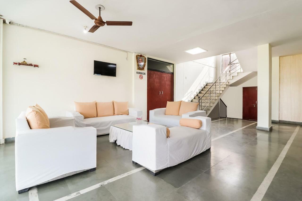 Capital O 60233 Brij Ki Rasoi Deluxe Hotel ลัคเนา ภายนอก รูปภาพ
