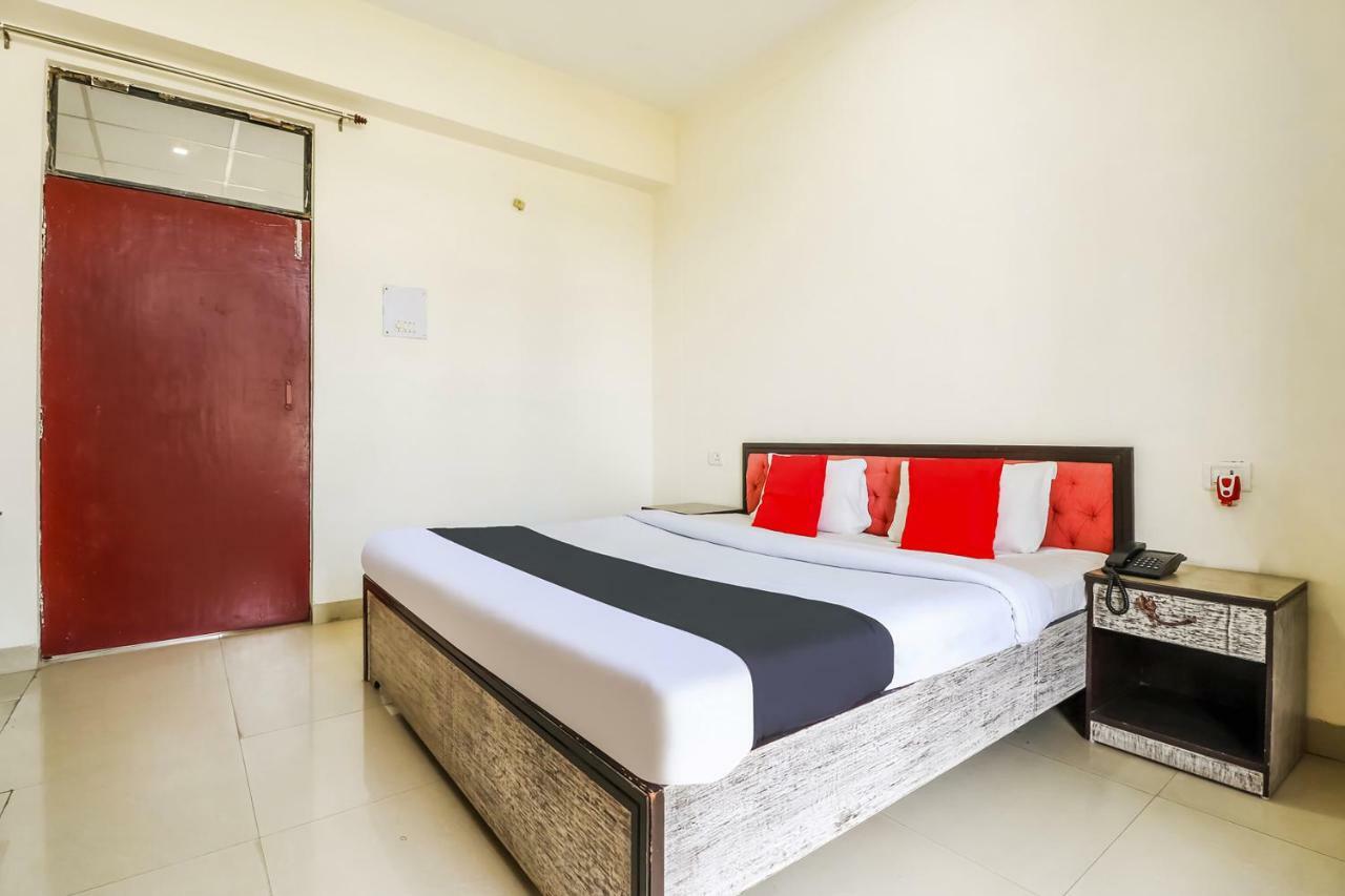 Capital O 60233 Brij Ki Rasoi Deluxe Hotel ลัคเนา ภายนอก รูปภาพ