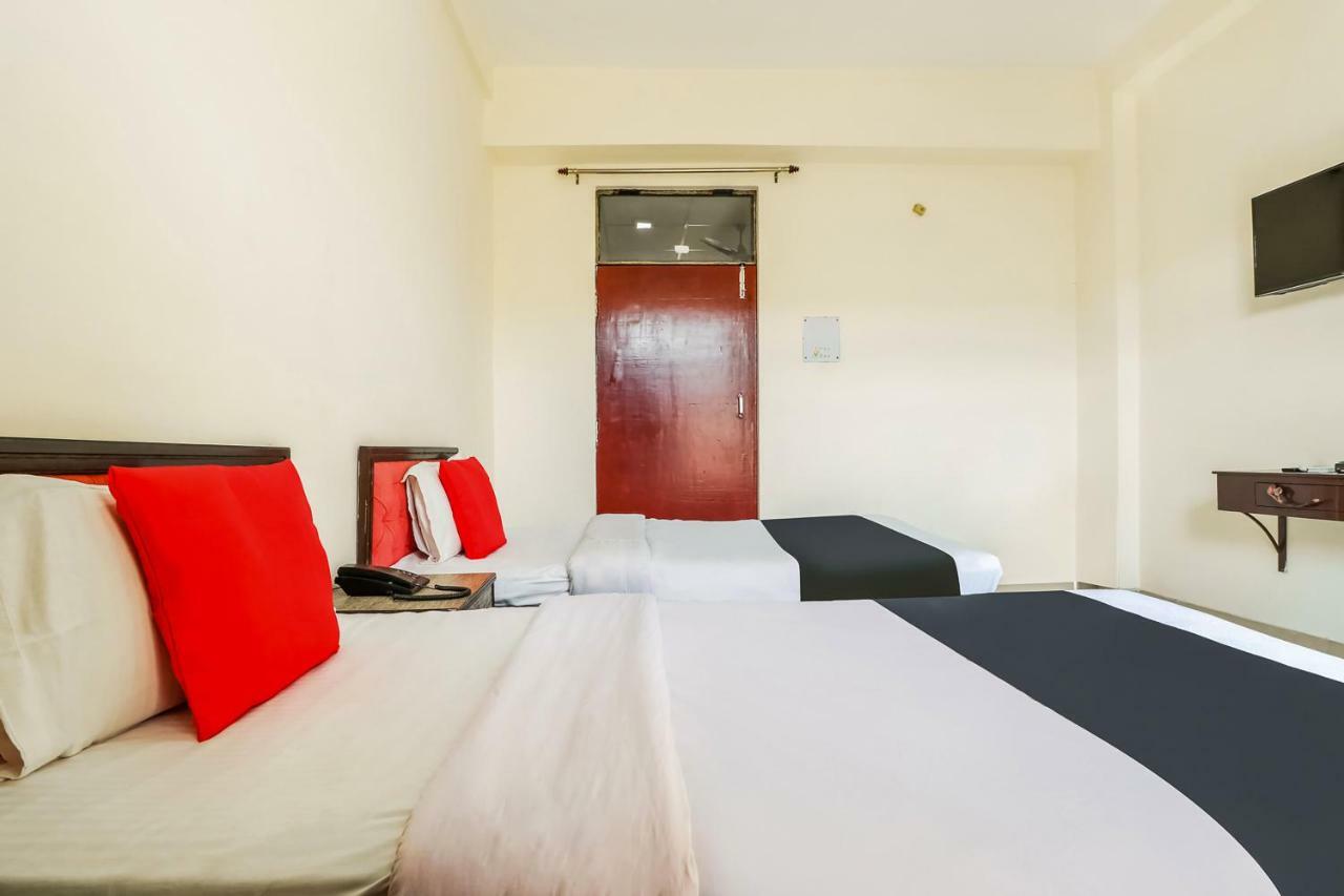 Capital O 60233 Brij Ki Rasoi Deluxe Hotel ลัคเนา ภายนอก รูปภาพ