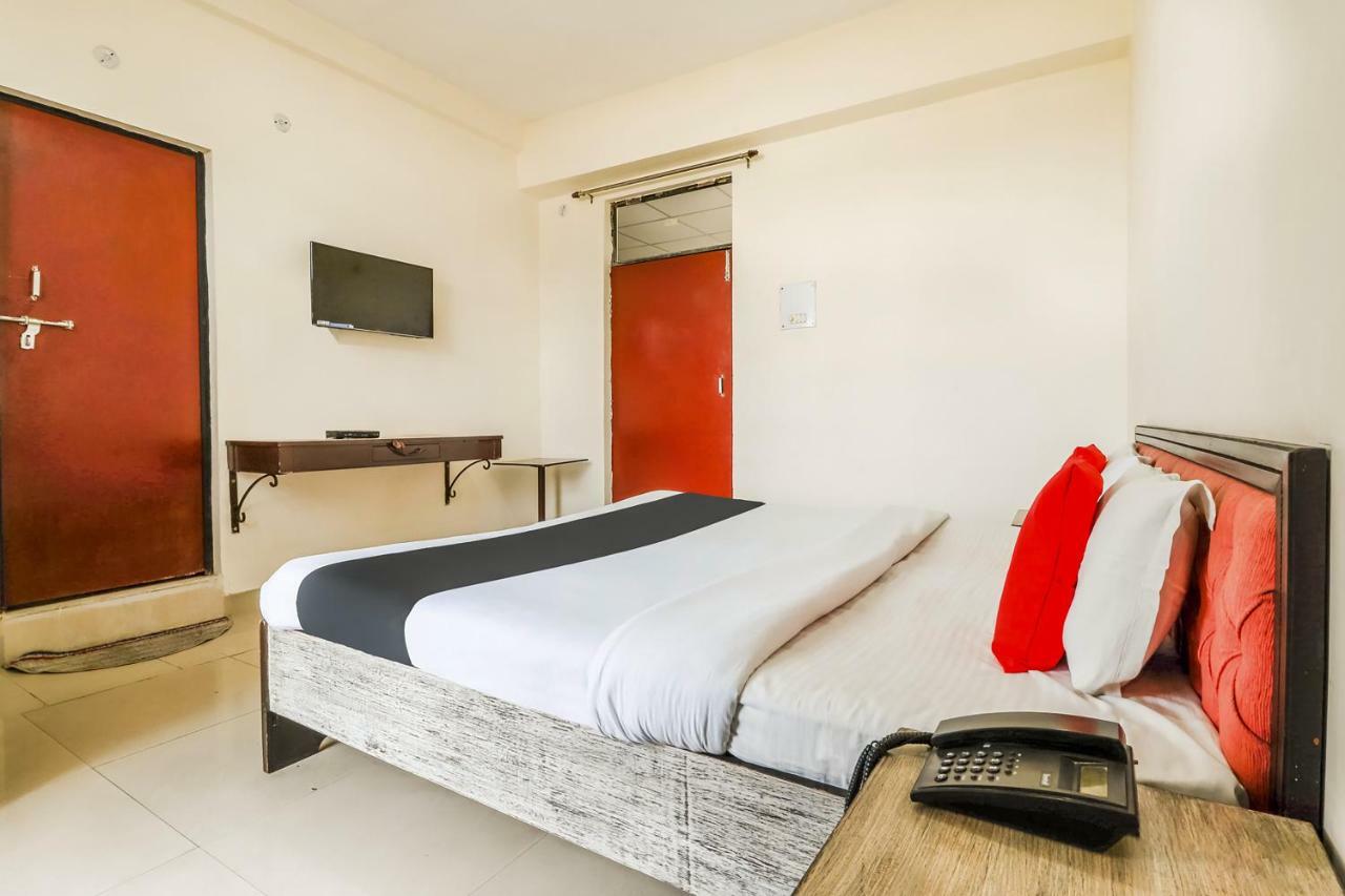 Capital O 60233 Brij Ki Rasoi Deluxe Hotel ลัคเนา ภายนอก รูปภาพ
