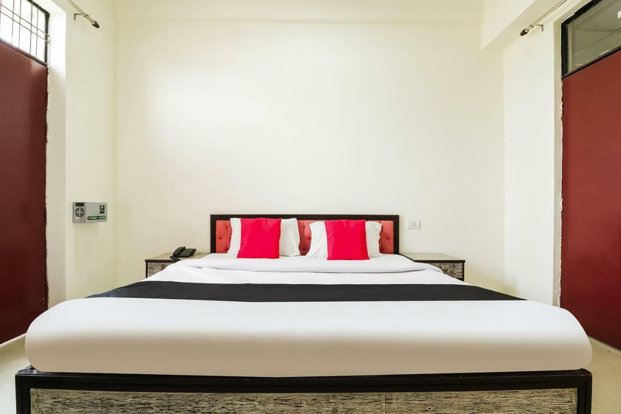 Capital O 60233 Brij Ki Rasoi Deluxe Hotel ลัคเนา ภายนอก รูปภาพ