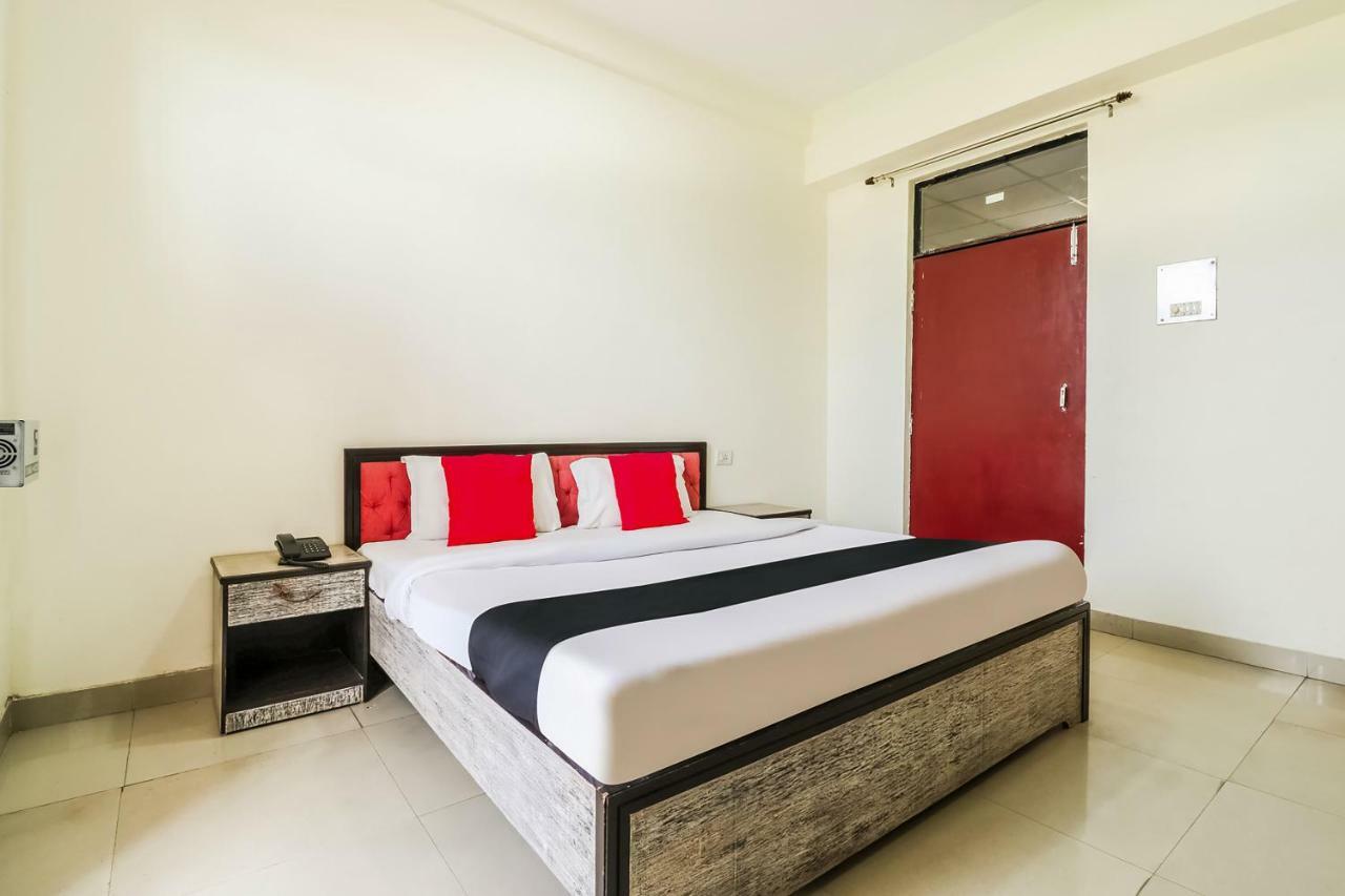 Capital O 60233 Brij Ki Rasoi Deluxe Hotel ลัคเนา ภายนอก รูปภาพ